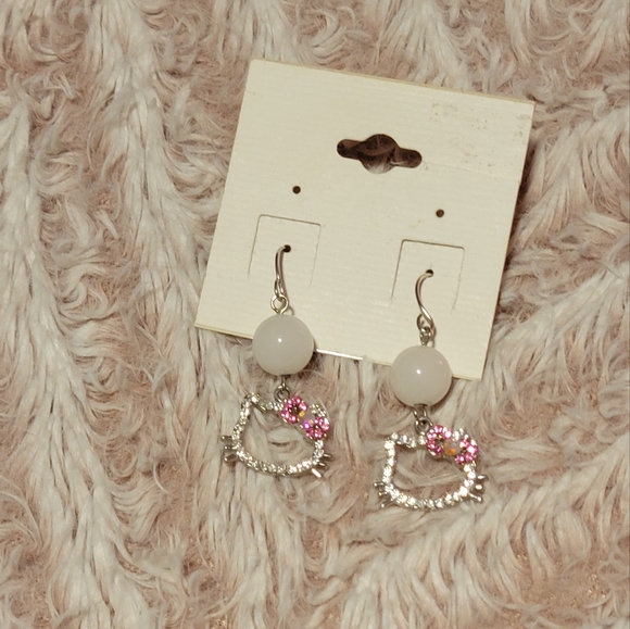 NWT Hello Kitty Earrings - Picture 1 of 1